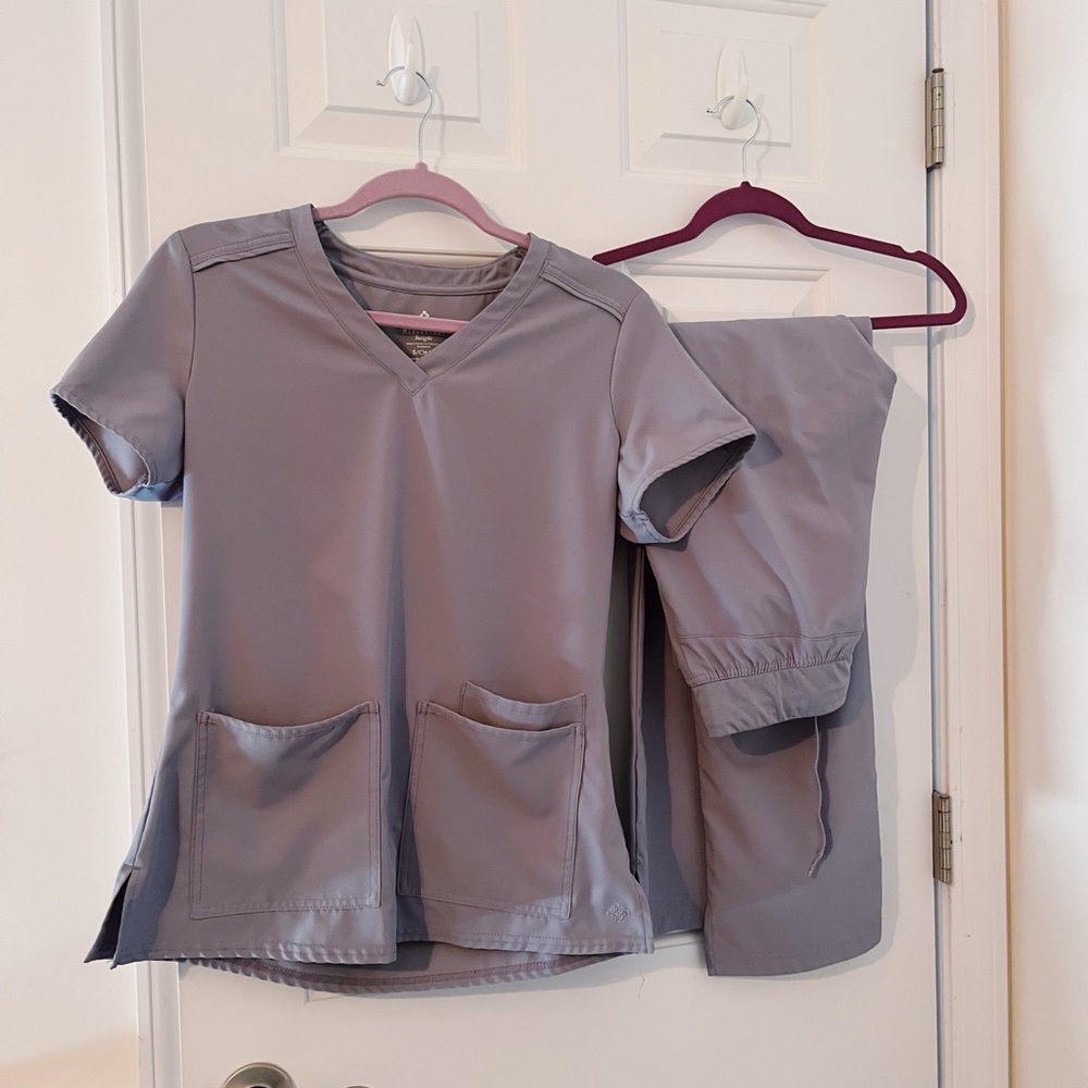 Med Couture Insight Scrub Set – Cloud Gray – Size Small – Like New